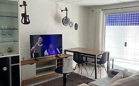 Apatapamento 2 quartos com excelente localização, segurança e com tudo o que você e sua família precisam pra uma estadia confortável!